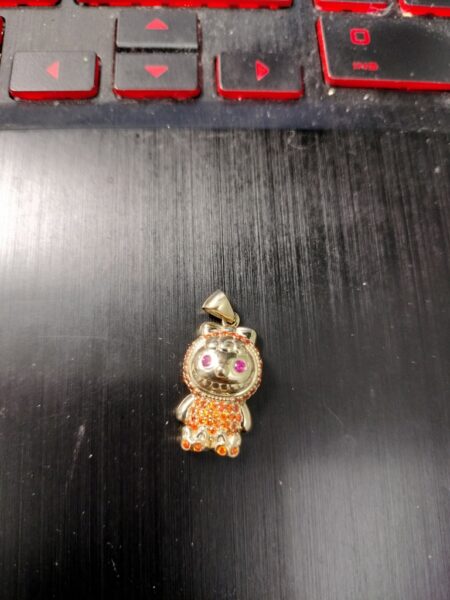 dije Labubu c/zirc ojos Rojo 14k zirc naranja y rojo Weight 2.gr