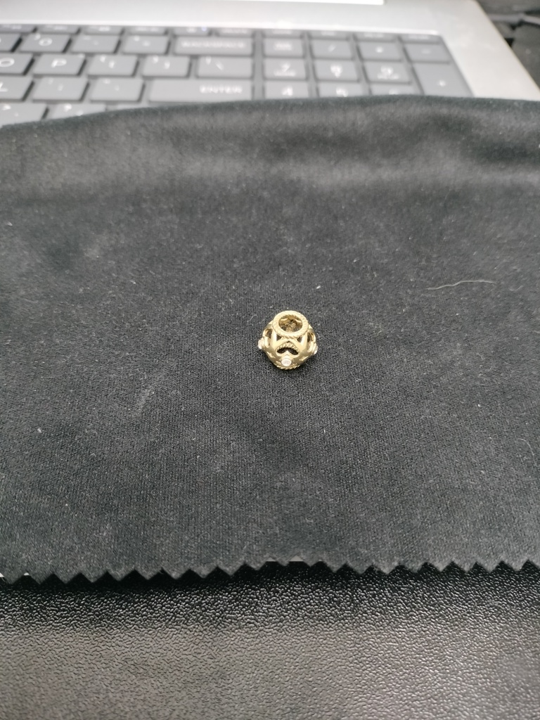 charmas barril c/zirc 14k zirc B Weight 1.1gr