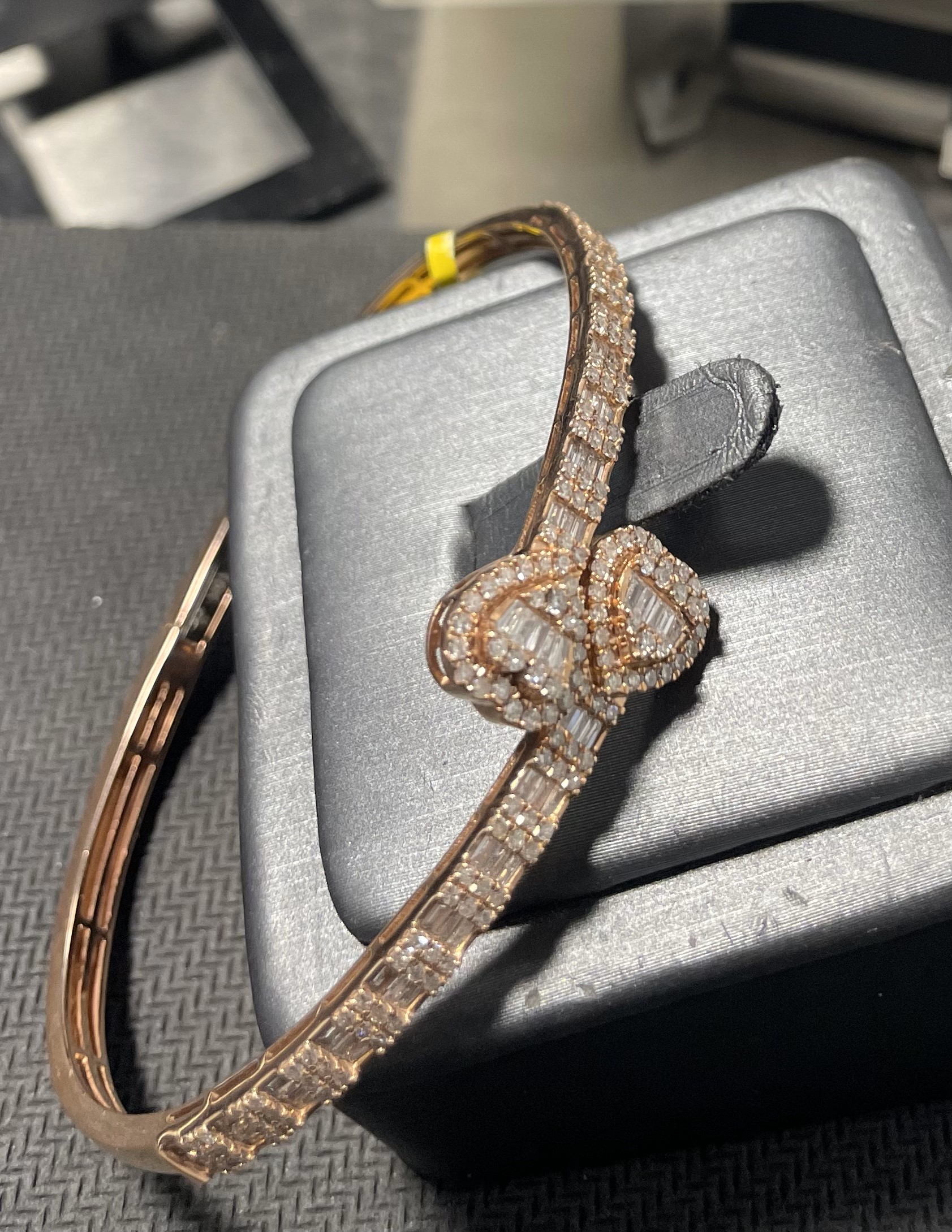 pulso diamante. clover corazon 10k diamante Size size7/3.8mm Weight 1.5ctw