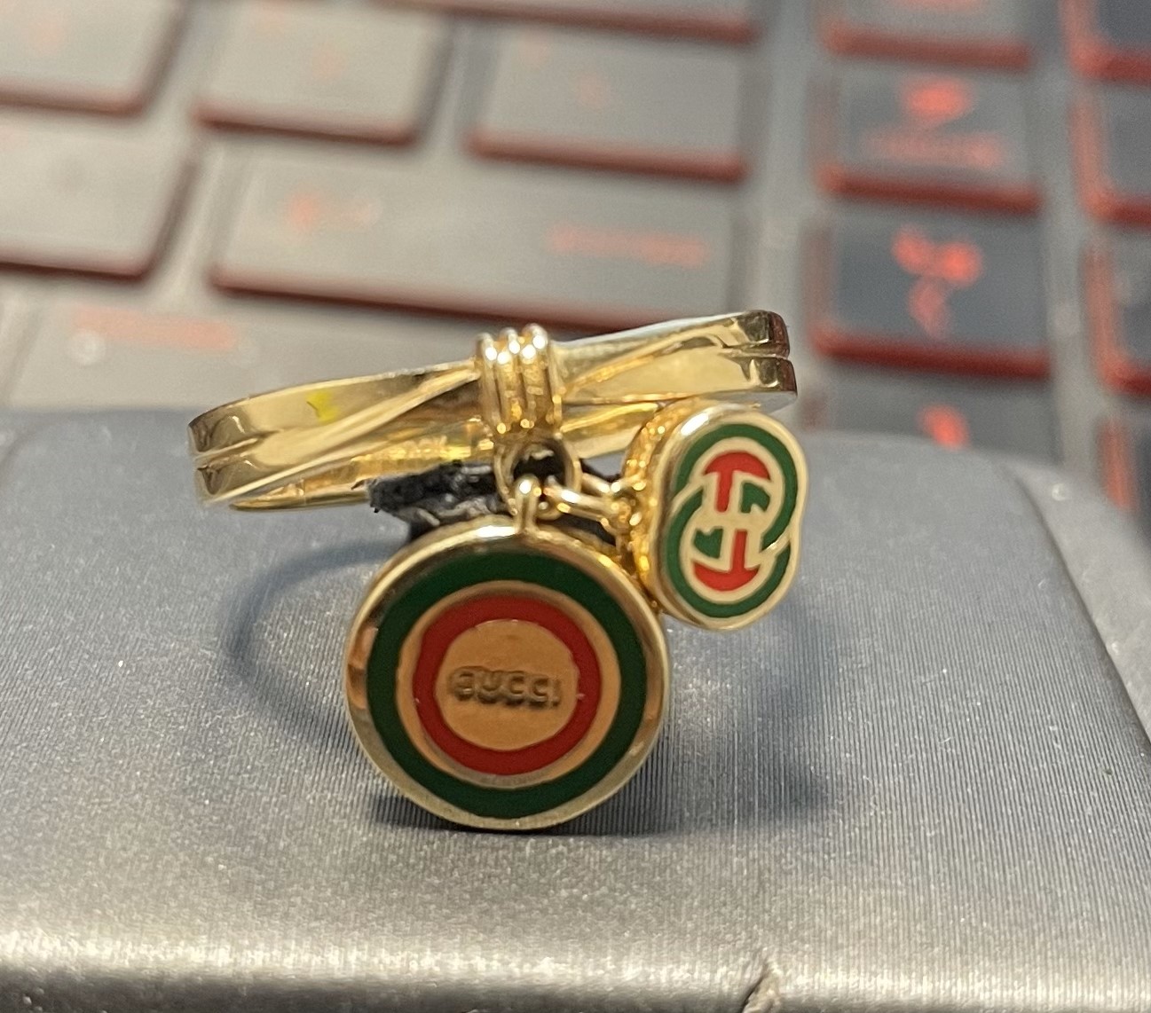 anillo c/charms 14k zirconia Size size8 Weight 4gr