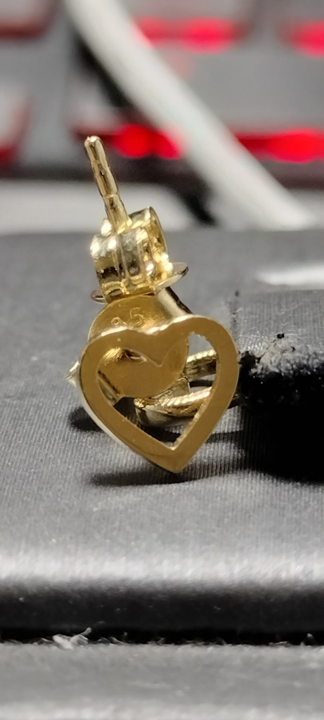 arete corazon hilo 14k Weight 0.9gr