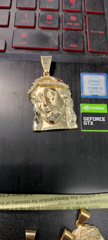 dije cara cristo c/corona zirc 10k zirc B Weight 9.25gr