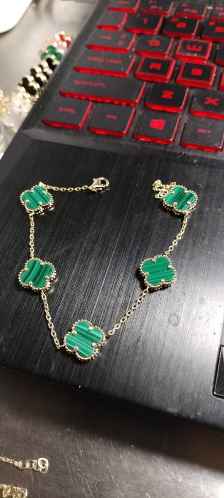 manilla clover 5 flores verde 14k ename verde Size size7.5/11mm Weight 5.45gr