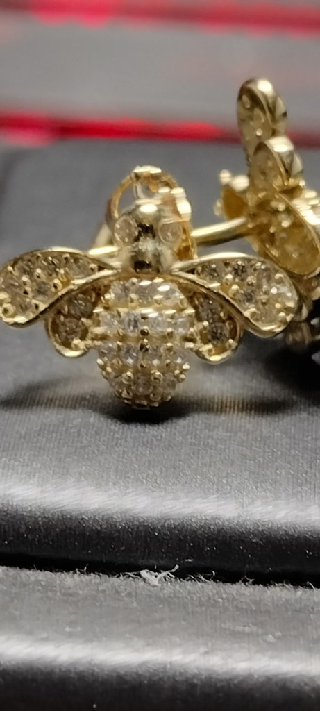 arete abeja c/zirc 14k zirc B Weight 1.4gr