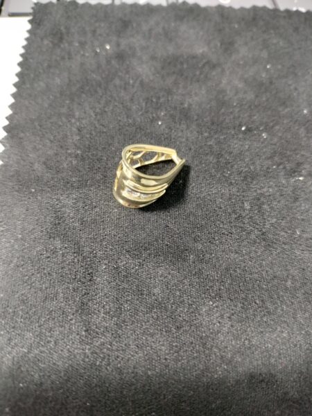 campana dije c/zirc 14k zirc B Weight 0.8gr
