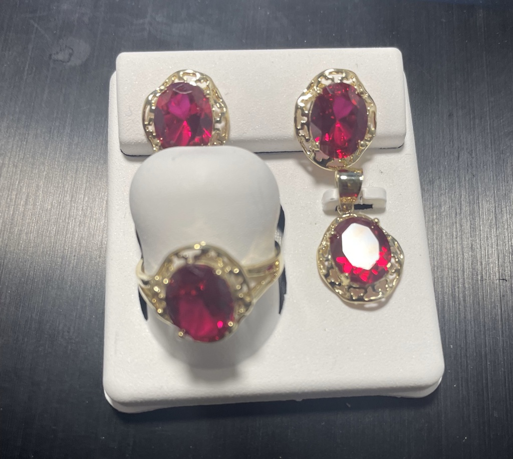 set dije,ring,arete Bche 10k zirconia Size size7 Weight 6.8gr