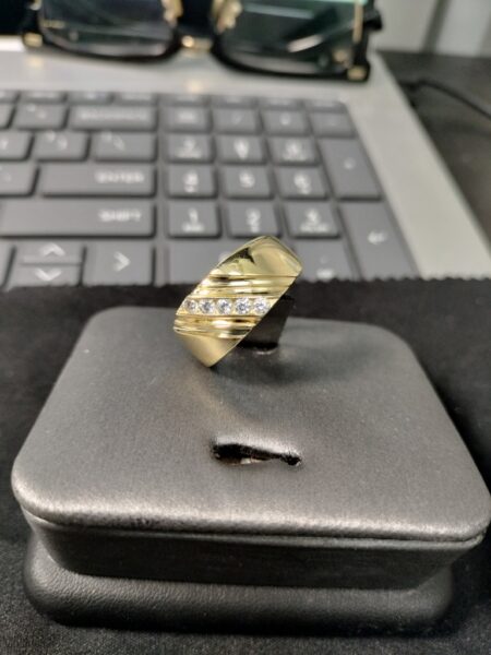 anillo comp. hombre 5 piedtras zirc 14k zirc B Size size11 Weight 8.4gr