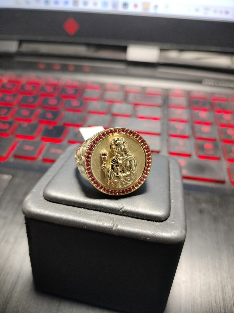 anillo 10k zirc R Size size13 Weight 6.85gr