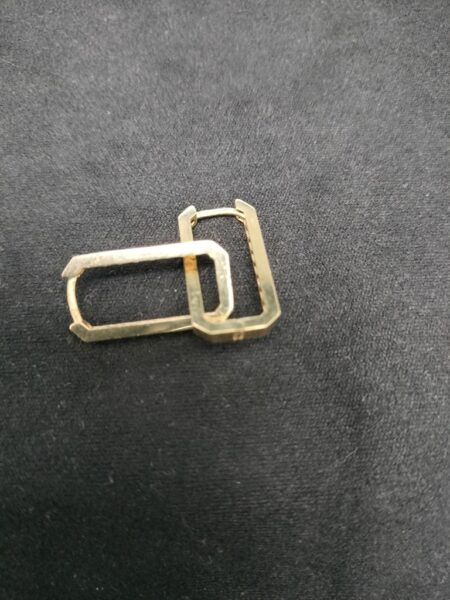 arete tipo argolla articulado 10k Size 21x7x2mm Weight 2.gr