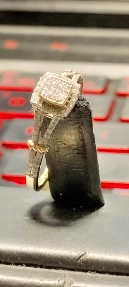 anillo Diam cddo2 niveles c/diam. 10k diamante Size size 7 Weight 0.18ctw