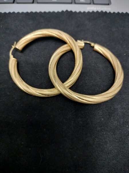 argolla argolla tub torsida moleteada 10k Size 48x5mm Weight 5.95gr