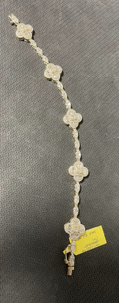 manilla Diam. c/5 flores 10k diamante Size size7/13.3mm Weight 2.42ctw