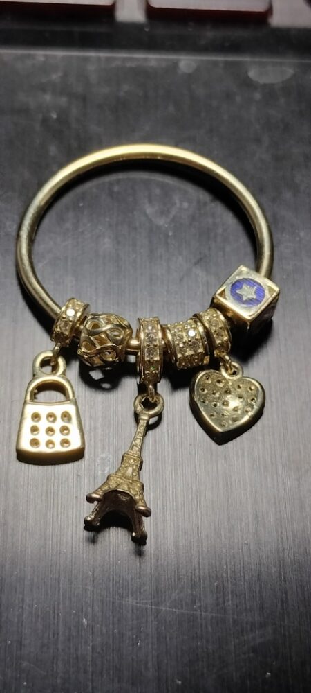 charms con 6 charms torre eiffel. candado.corz. 14k zirc B Size R25.65mm Weight 4.75gr
