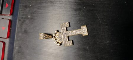 dije letra T c/zirc 14k zirc B Weight 2.1gr