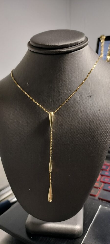 cadena c/dije hilo c/dije colgante 3 gotas 14k Size size18 Weight 3.55gr