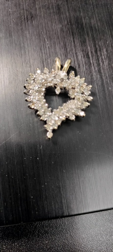 dije Diam. corazon c/diam 10k diamante Weight 4.1gr
