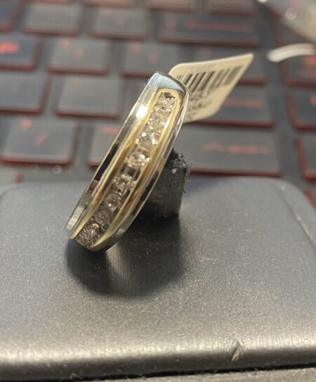 anillo Diam banda c/piedras 10k diamante Size size10.5 Weight 0.25ctw