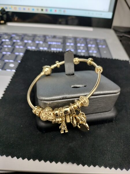 pulsera pulsera c/13 charms 14k Size size7/2.5mm Weight 16.7gr