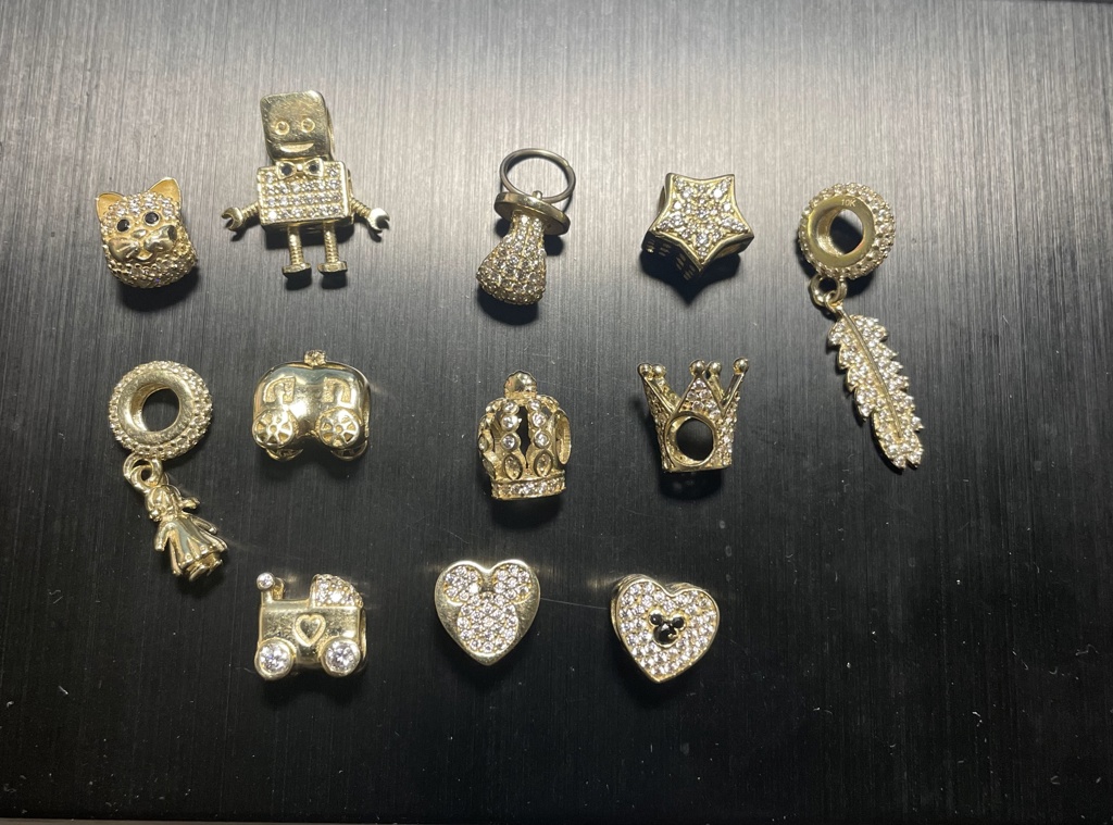 charms coche niño 10k zirconia Weight 1.6gr