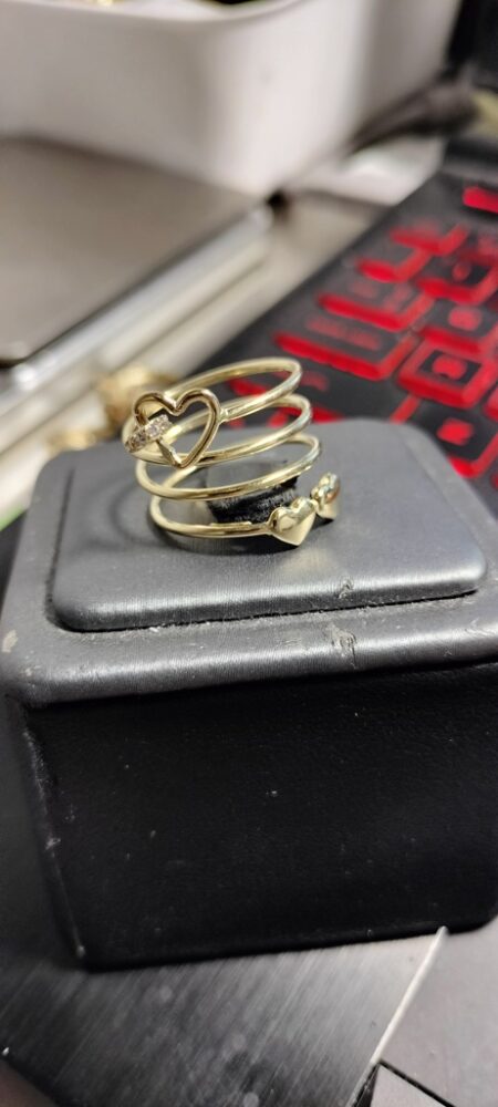 anillo hilo muelle c/3corazones c/zirc 14k zirc B Size size7 Weight 2.05gr
