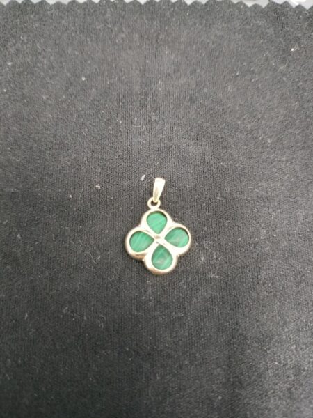 dije clover verde 14k onyx Verde Size 13mm Weight 1.3gr