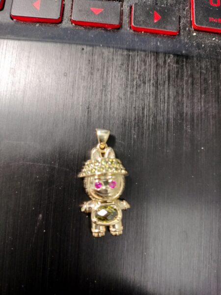 dije Labubu c/zirc ojos Rojo 14k zirc Verde roja y B Weight 2.895gr