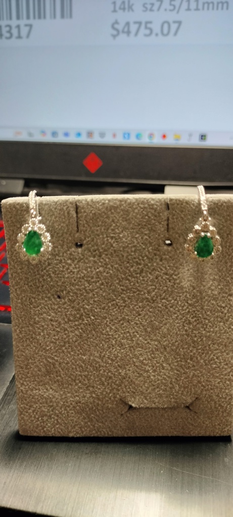 arete Diam./esmeralda almendra c/diam./esmeralda verde y B 14k diamante/esmeraldaVerde Weight 4.7gr