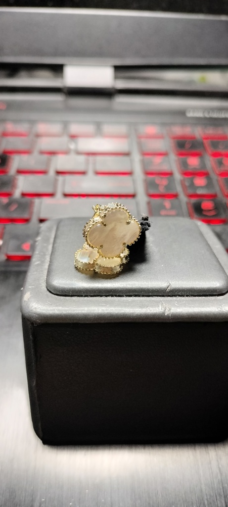 arete clover flor B 14k ename B Size 13mm Weight 2.4gr