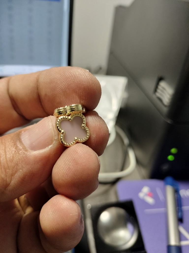 arete clover flor rosada 14k onyx Size 12.6mm Weight 3.gr