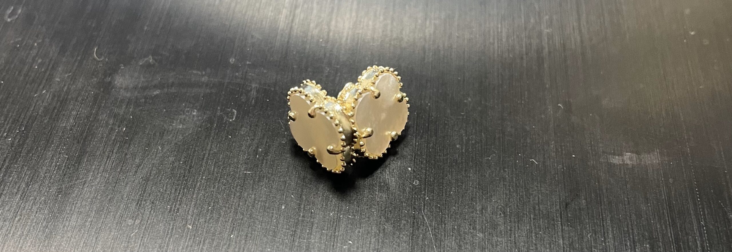 arete flor B 10k onyx Size 11mm Weight 1.7gr