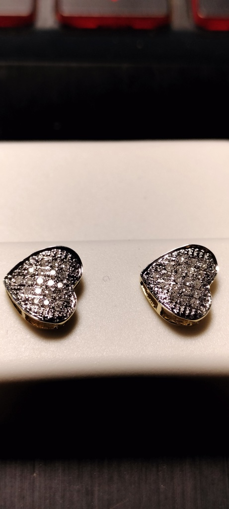 arete Diam. 10k diamante Weight 0.10ctw