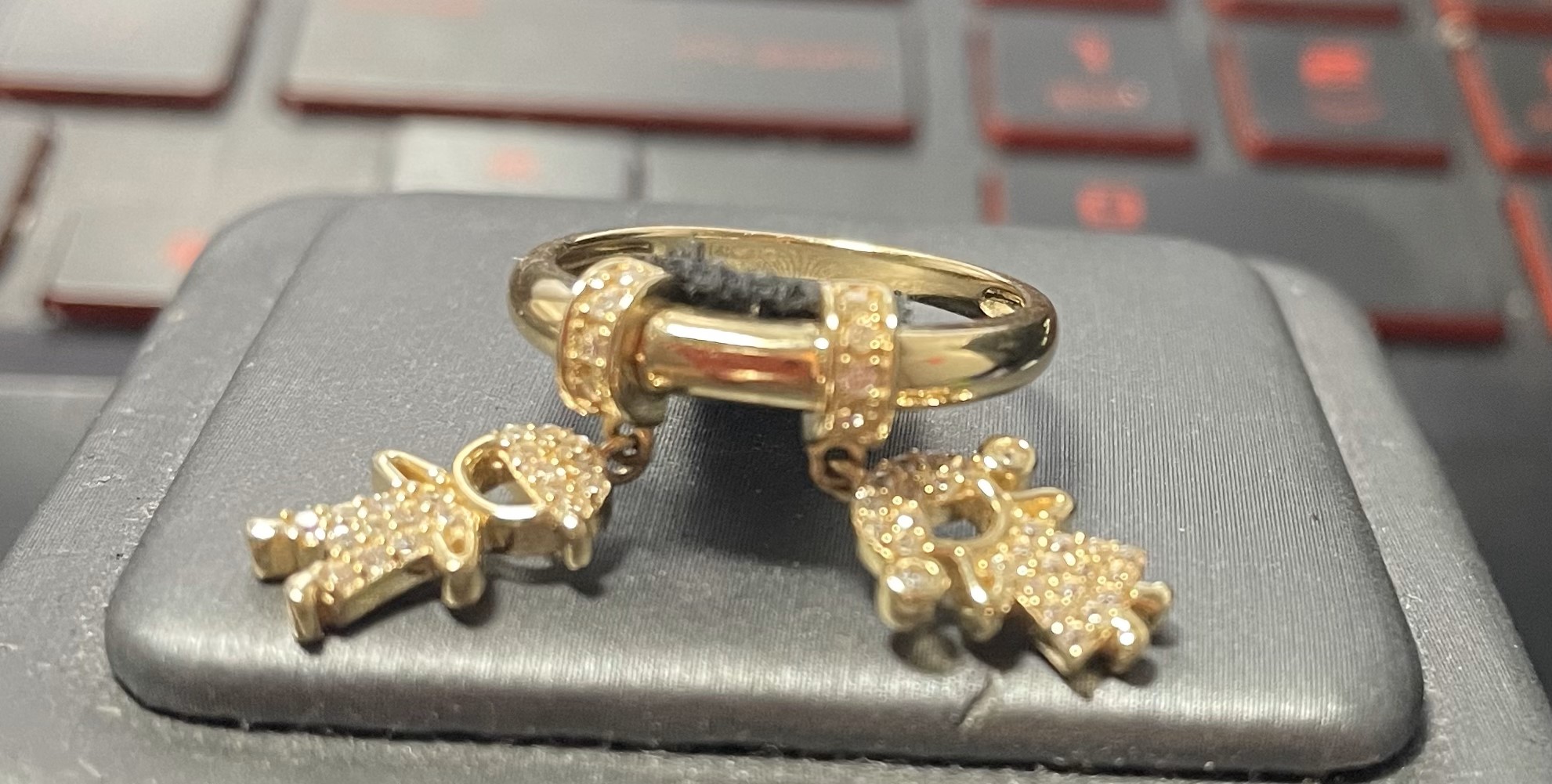 anillo c/charms niño niña 14k zirc B Size size6 Weight 3.7gr