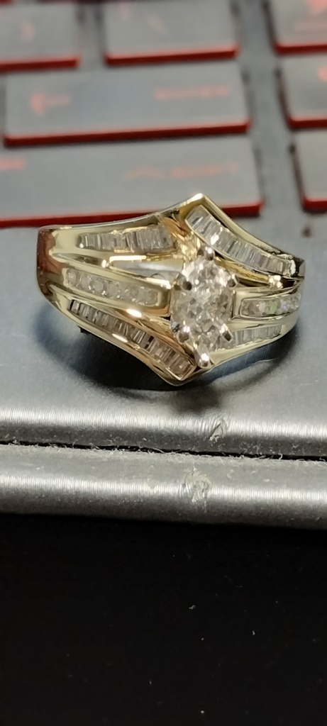 anillo Diam 3 lineas c/lagrima Diamantes 14k diamante Size size9 Weight 9.15gr