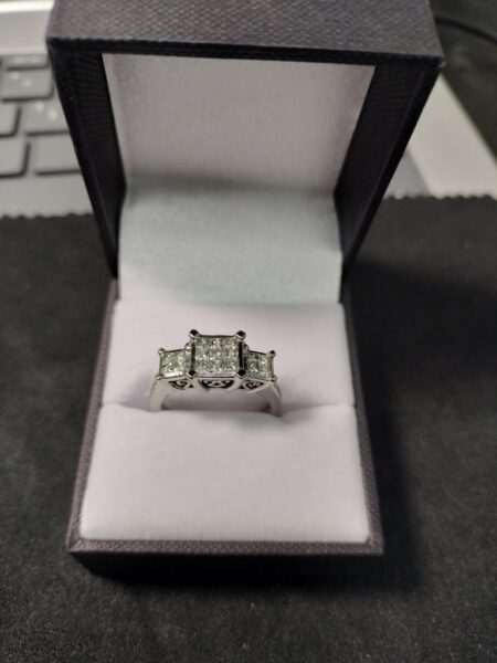 anillo compromiso3 torres cddas c/diamantes o.blanco 14k diamantes Size size7 Weight 4.75gr/ctw