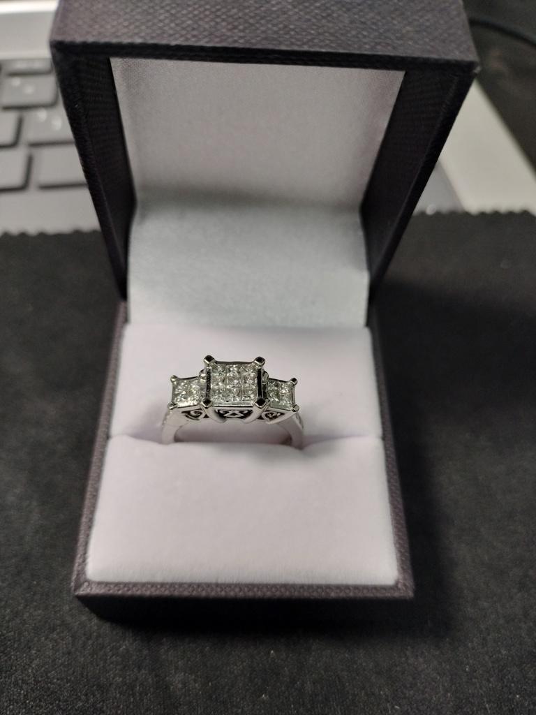 anillo compromiso3 torres cddas c/diamantes o.blanco 14k diamantes Size size7 Weight 4.75gr/ctw