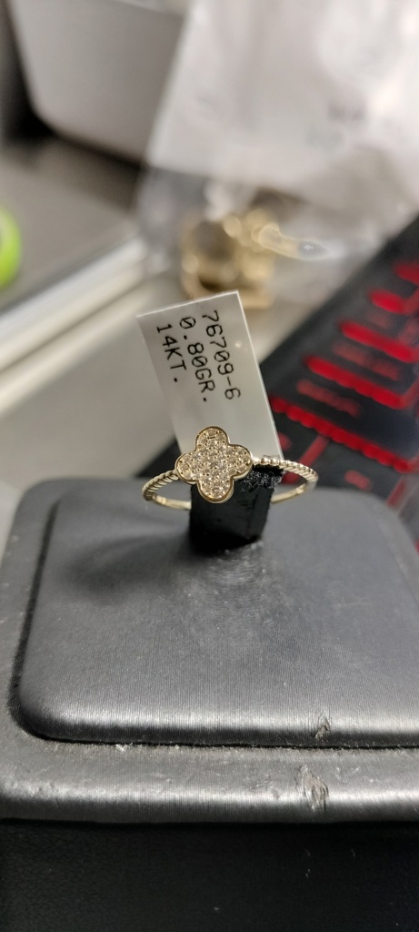 anillo hilo clover flor c/zirc 14k zirc B Size size7 Weight 0.85gr