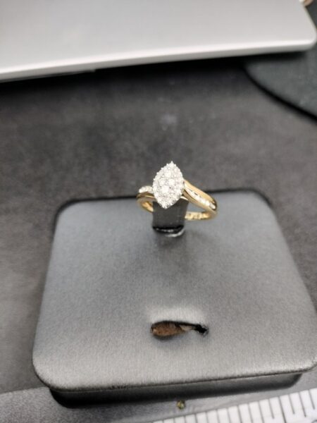 anillo Diam almendra 2 niveles c/diamantes 10k diamantes Size size7 Weight 2.65gr