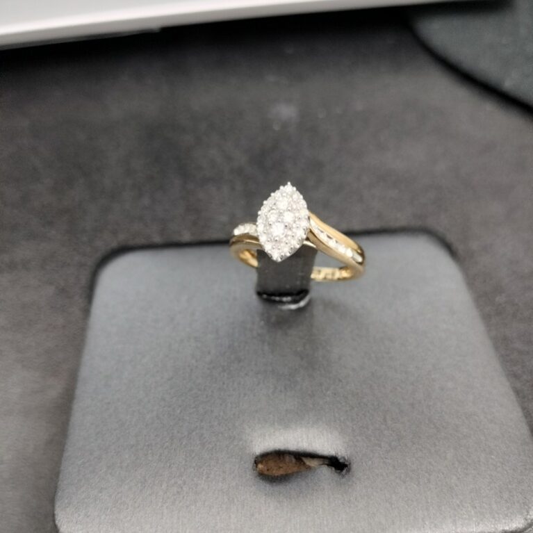 anillo Diam almendra 2 niveles c/diamantes 10k diamantes Size size7 Weight 2.65gr