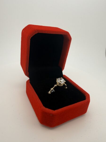 anillo solitario banda c/piedras 14k zirc B Size size8 Weight 2.35gr
