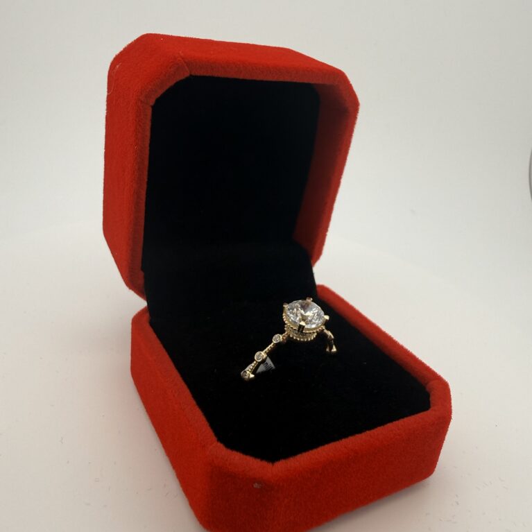 anillo solitario banda c/piedras 14k zirc B Size size8 Weight 2.35gr