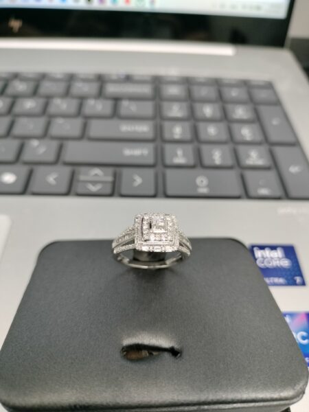anillo Diam cddo 3 niveles c/diamnte 10k diamantes Size size7 Weight 2.35gr