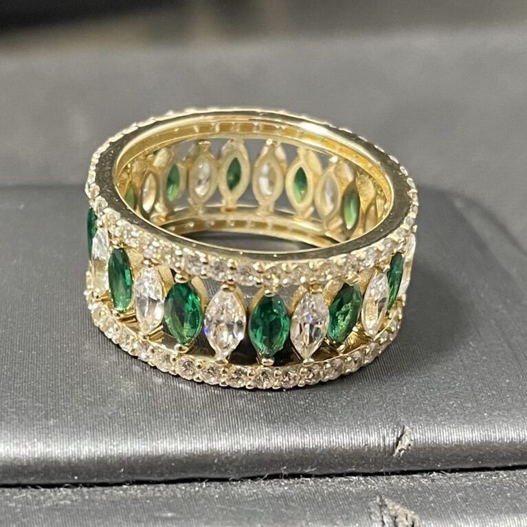 anillo banda 14k zirconia Size size7.5 Weight 5.85gr