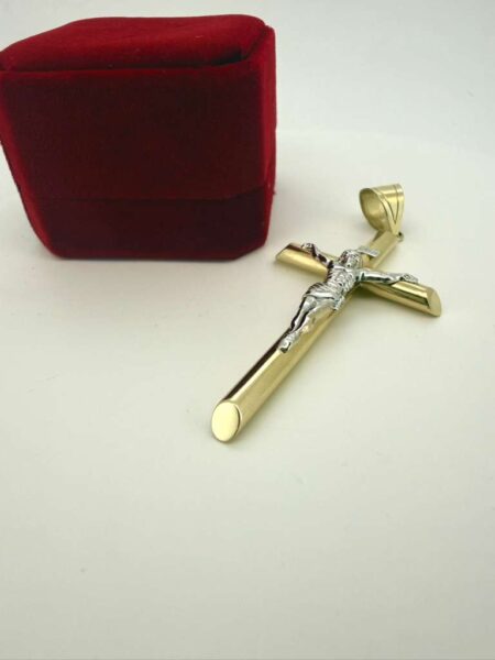 Earring crucifix w/christ 10k Weight 3.8gr
