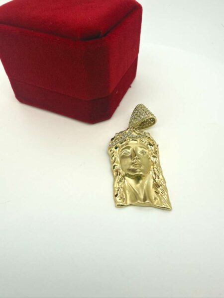Earring christ face 10k zirc B Weight 3.95gr