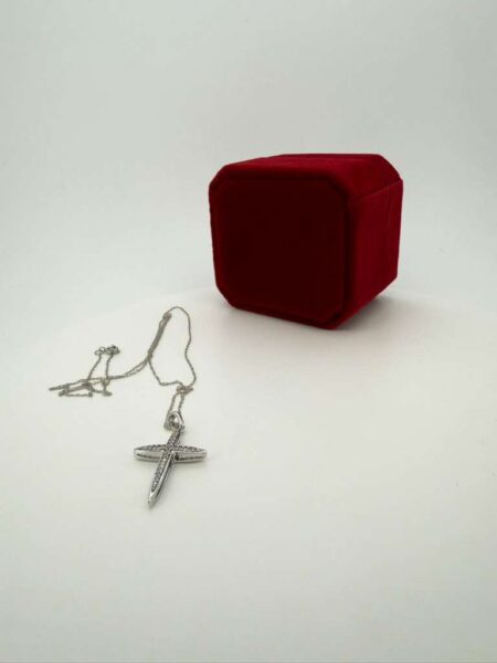 chain/pendantdiam crucifix /diam 10k diam Size size18/1mm Weight 0.10ctw