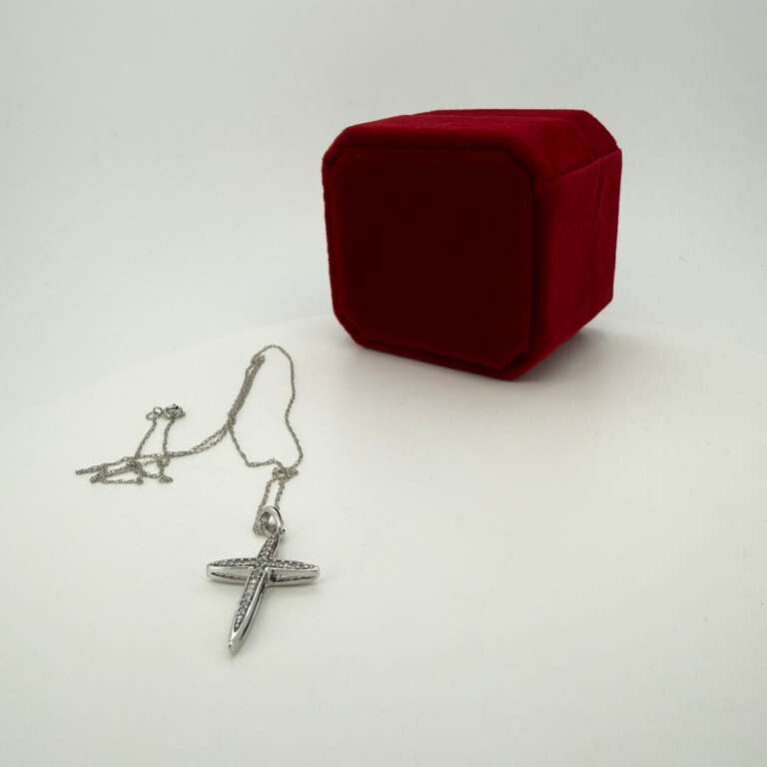 chain/pendantdiam crucifix /diam 10k diam Size size18/1mm Weight 0.10ctw