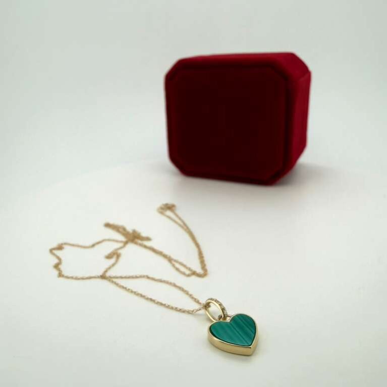 chain/pendant heart/malachite green 14k malachite Size size18/1mm Weight 0.03ctw