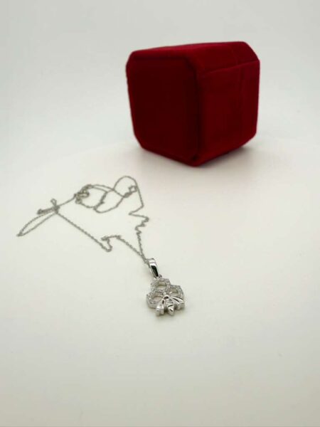 chain/pendantdiam Bee clover/diam 10k diam Size size18/1mm Weight 0.10ctw