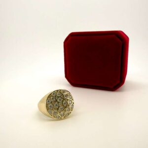Ring 10k zirc W Size size10 Weight 4.95gr