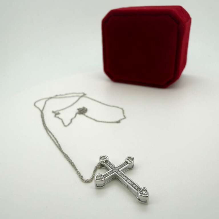 chain/pendantdiam crucifix /diam 10k diam Size size18/1mm Weight 0.12ctw